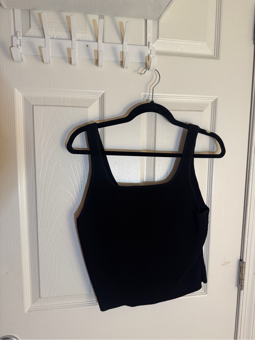 Aritzia Babaton sculpt knit cropped tank in black